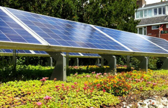 Zoom sur le kit panneau solaire pour abri de jardin